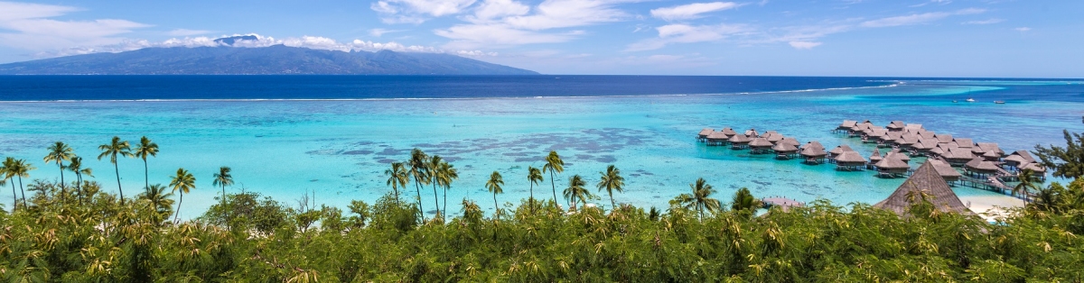 Moorea Panorama über die Bucht mit Overwater Villen (AlexQ / stock.adobe.com)  lizenziertes Stockfoto 
Informations sur les licences disponibles sous 'Preuve des sources d'images'